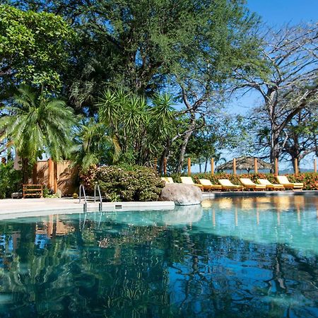 Capitan Suizo Beachfront Boutique Hotel Tamarindo Exterior photo