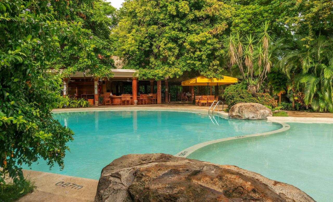 Capitan Suizo Beachfront Boutique Hotel Tamarindo Exterior photo