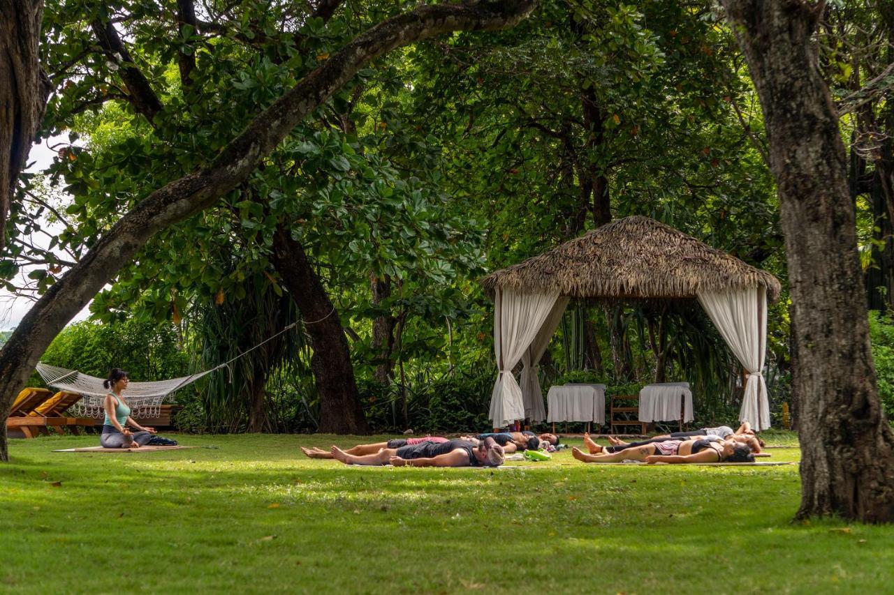 Capitan Suizo Beachfront Boutique Hotel Tamarindo Exterior photo