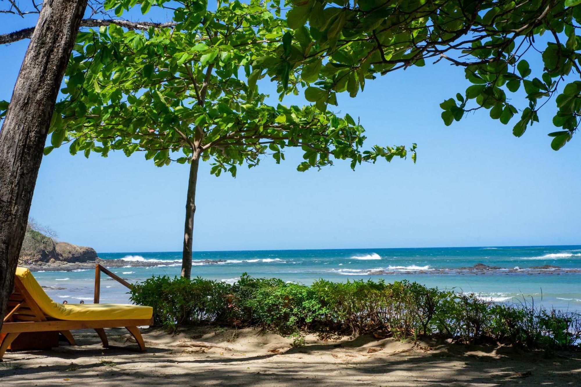 Capitan Suizo Beachfront Boutique Hotel Tamarindo Exterior photo