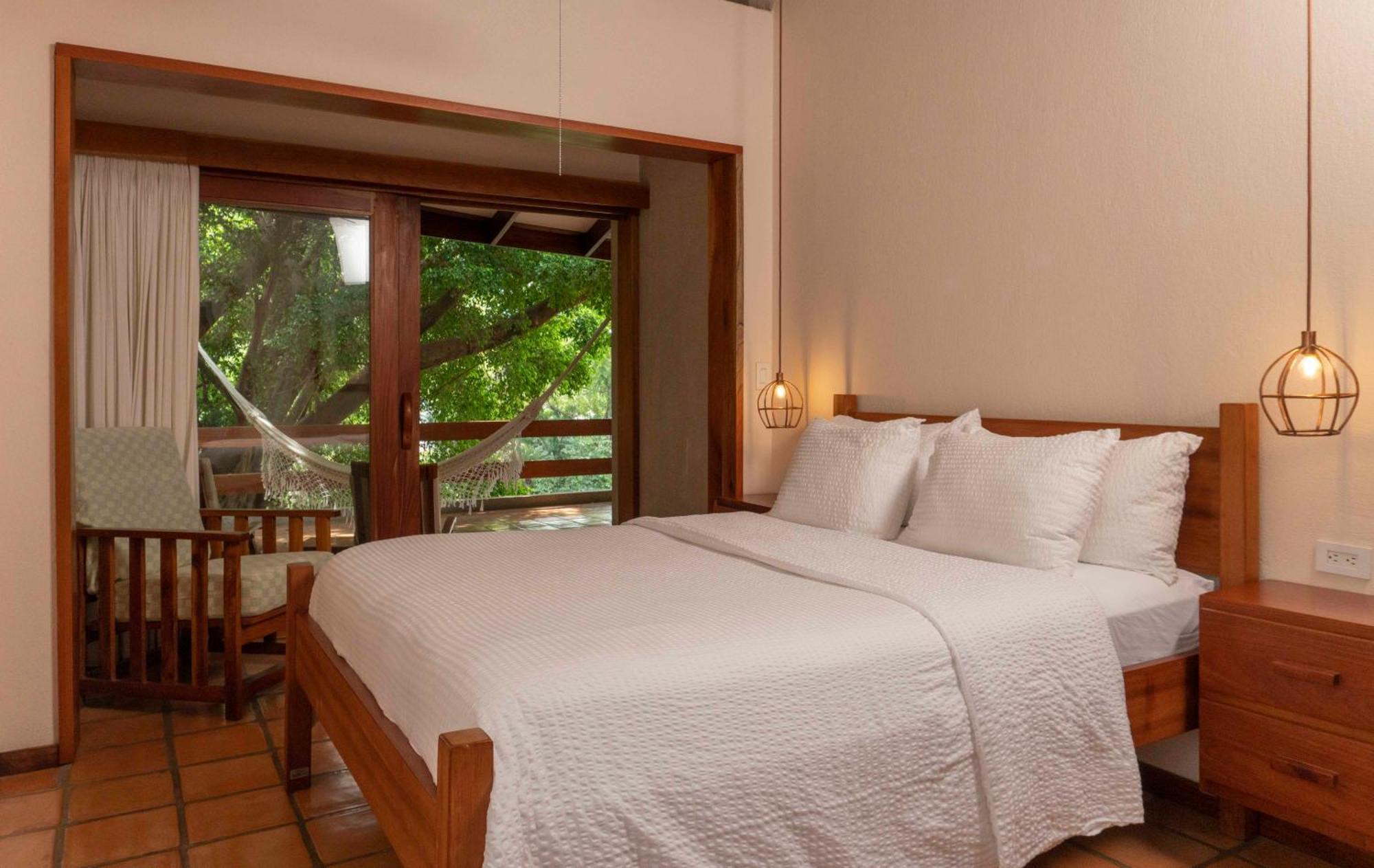 Capitan Suizo Beachfront Boutique Hotel Tamarindo Room photo